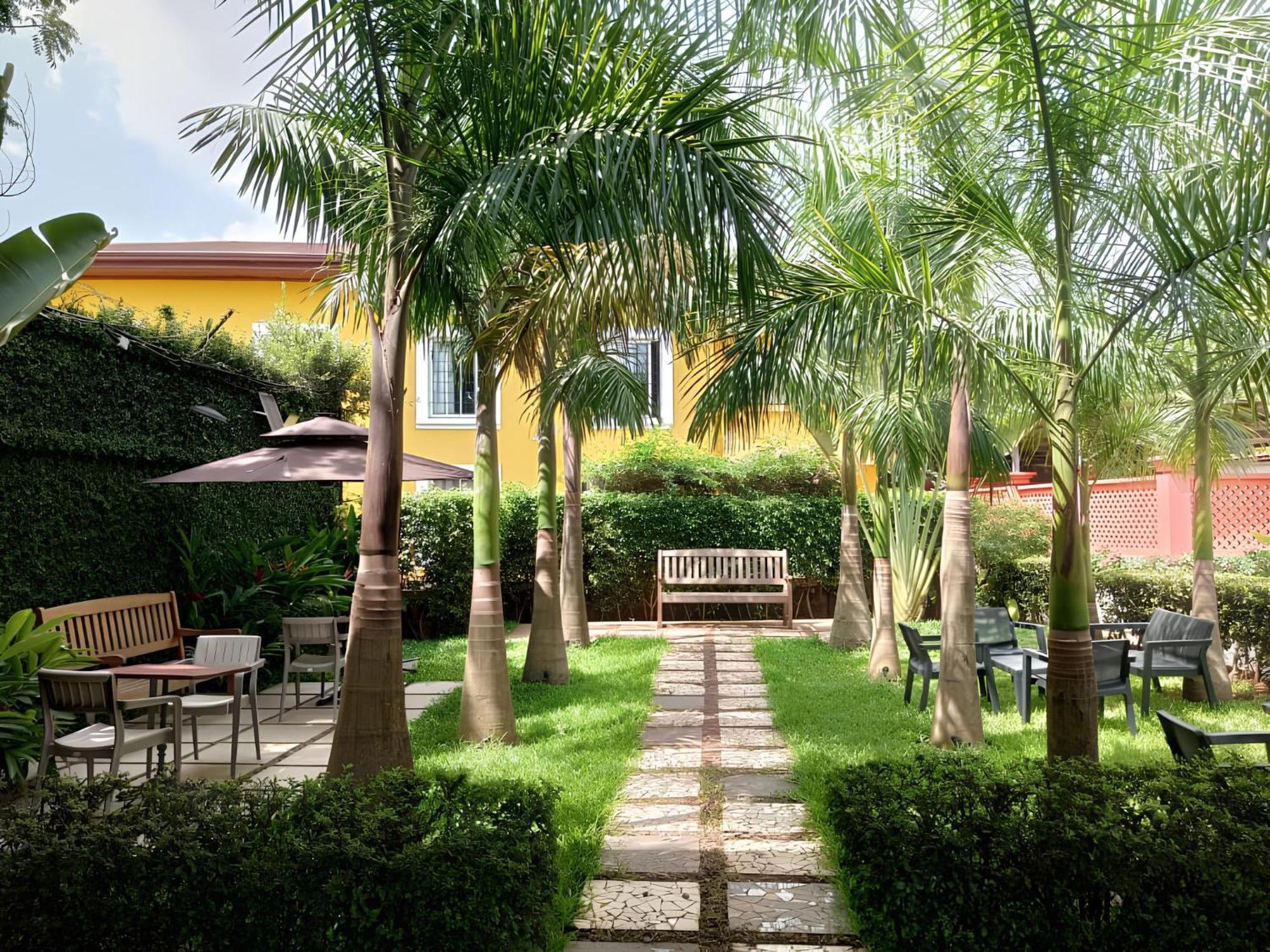 Riad Prince Louis Yaoundé Kültér fotó